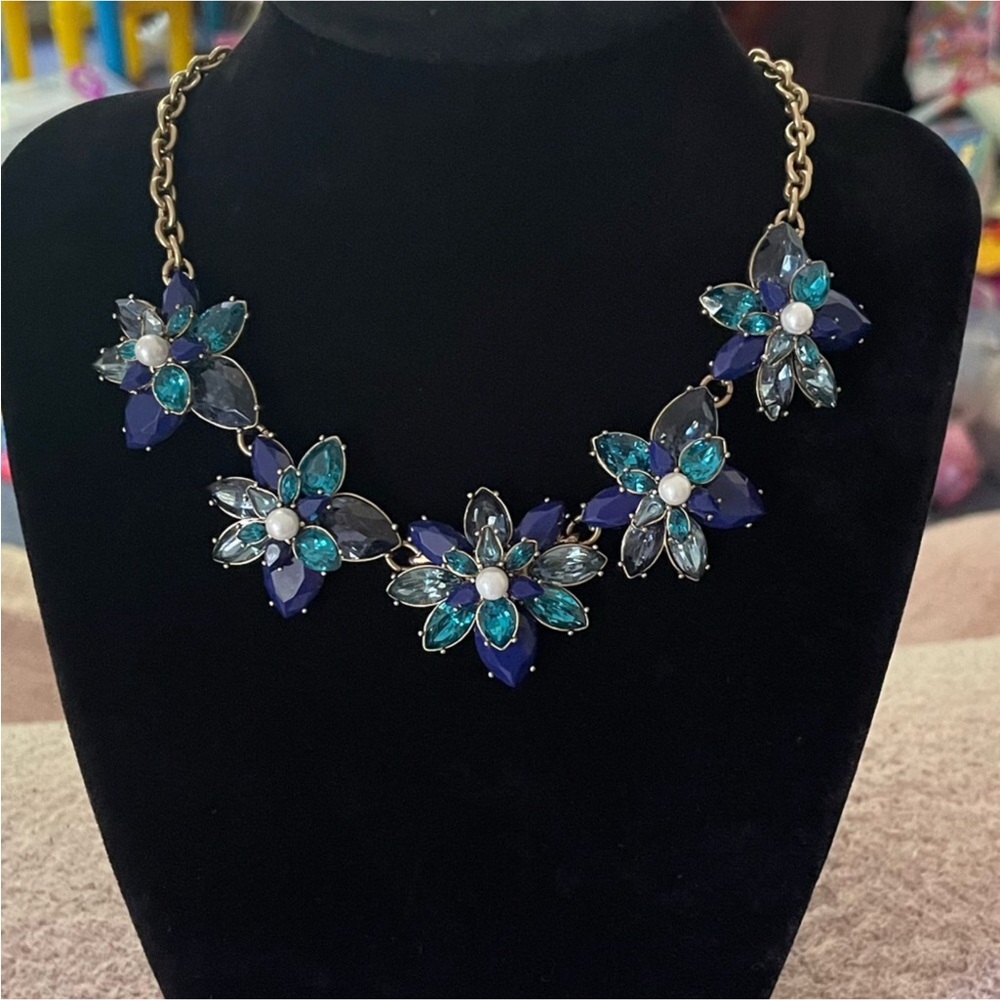 J. Crew Winter Blue Floral Snowflake Necklace Crystal Gem - Picture 2 of 11